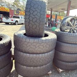 35 X 12.50 R20 Toyo Open Country Set of 4 Used Like New Condition