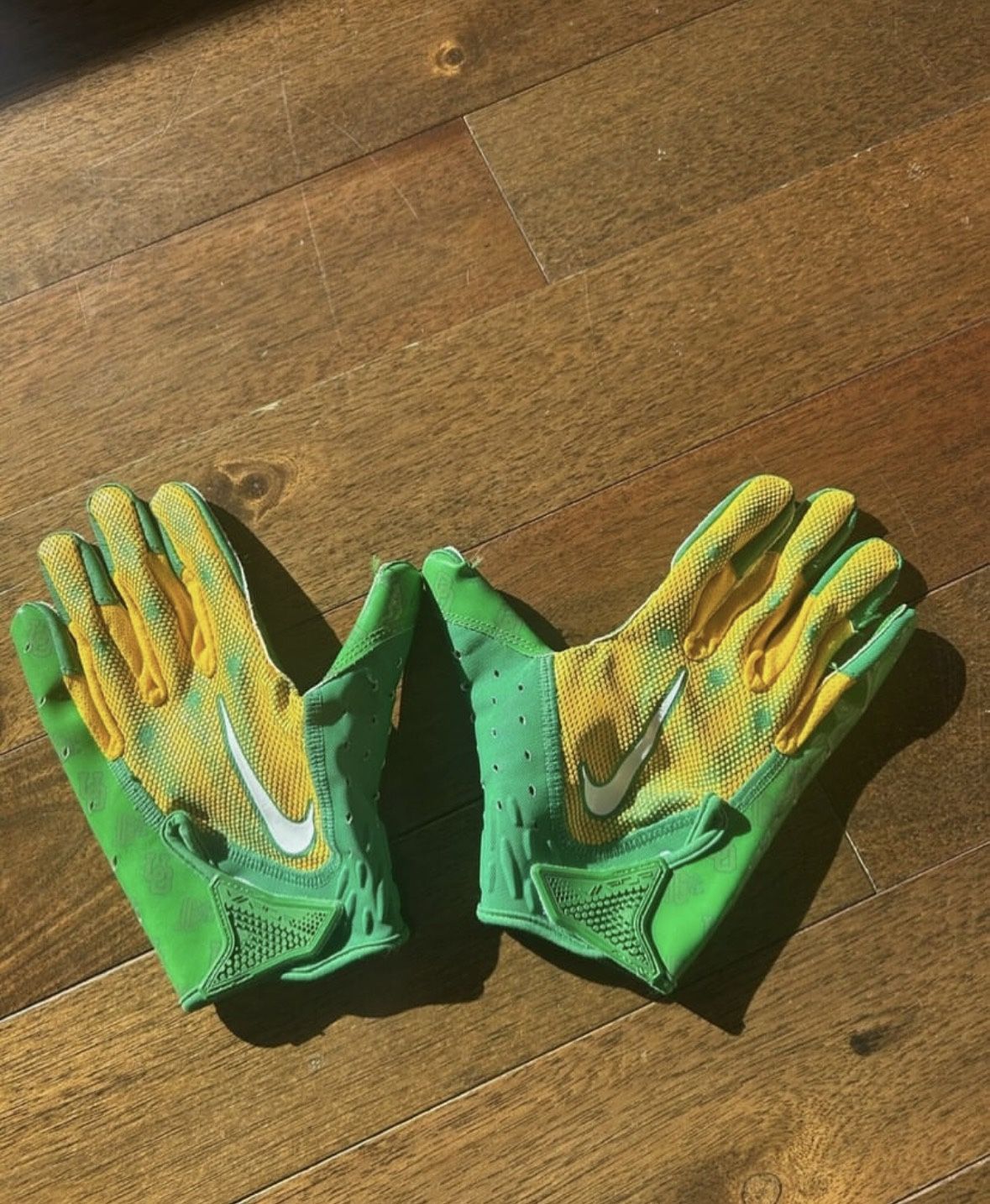 Oregon Ducks Gloves Size Large