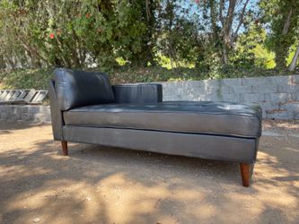 Black Lounge Chair