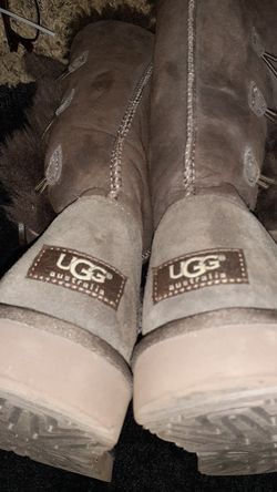 UGG BOOTS SIZE 6