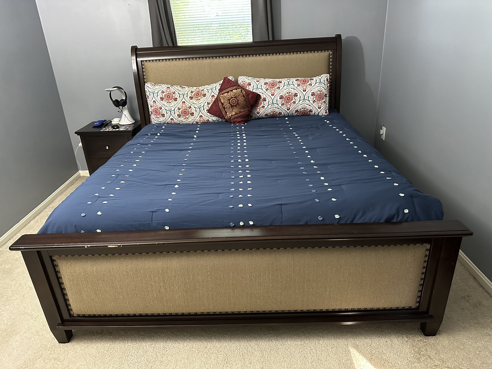 Elegant King Size Bed And Mattress