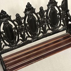 Nice Antique mini cast Iron bench. Toys 