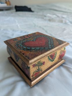 Wooden heart design box