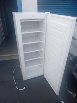 Thomson 6.3 cu. UpRight Deep Freezers for Sale in Houston, TX - OfferUp