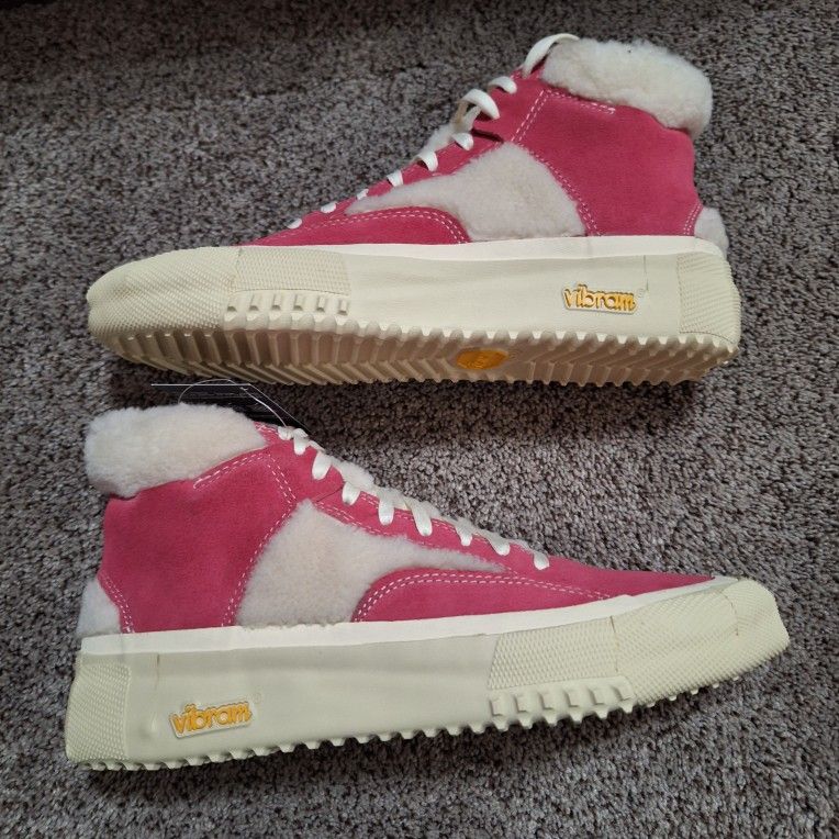 Brandblack Capo Faux Shearling Sneakers – Women’s 10.5 Radish Pink / Cream New
Elevate your sneaker game with the stylish and cozy Brandblack Capo