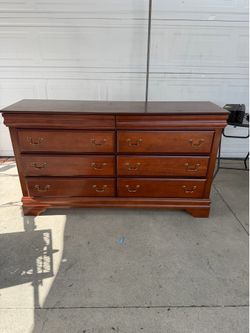 6 drawer brown wooden dresser !