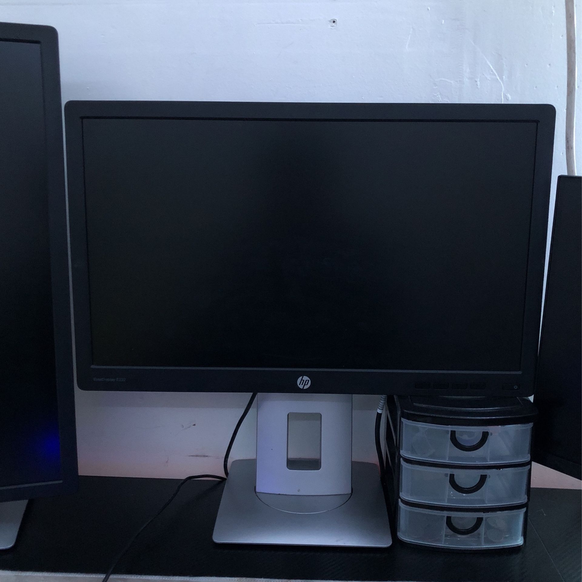 2 Monitors HP E222