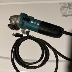 7.5 Amp Angle Grinder Makita 