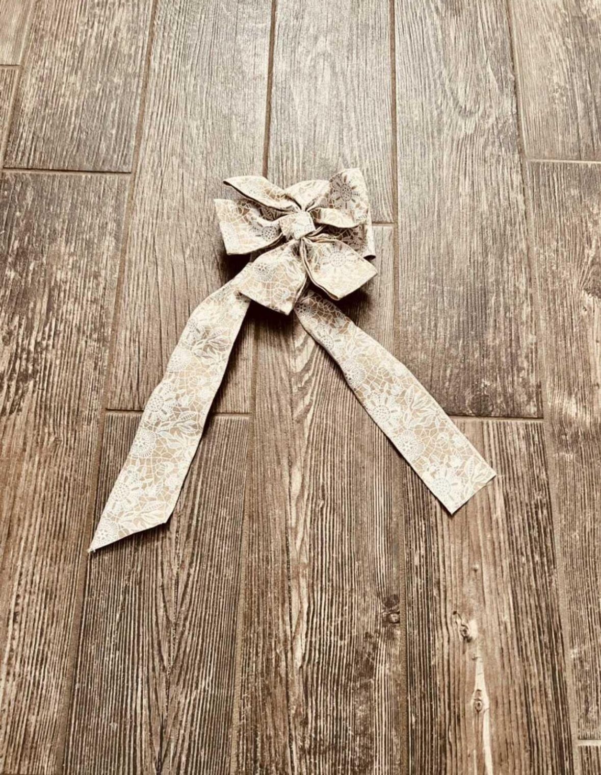 Farmhouse Gift Bow
