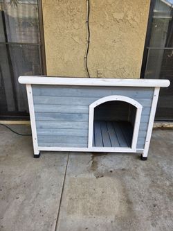 Medium Doghouse - Opening Roof - Light Blue