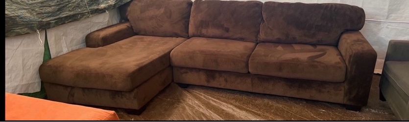 Brown couch, great condition, cleaned, oversize, we fell all the time, delivery $40 local