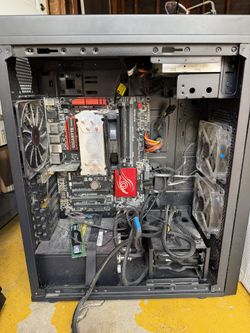 Old gaming PC With i7 Intel Chip And RGB Fans