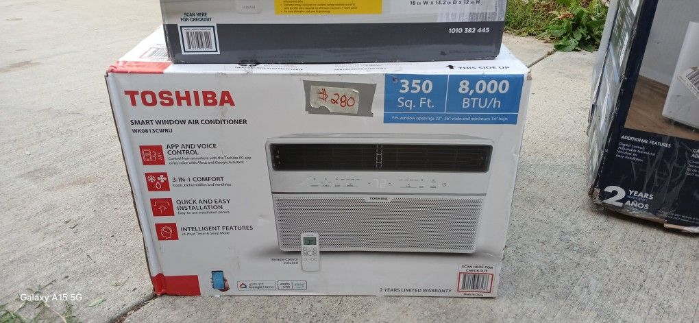 Toshiba
8,000 BTU 115-Volt Smart Wi-Fi Touch Control Window Air Conditioner with Remote for up to 350 sq. ft. in White