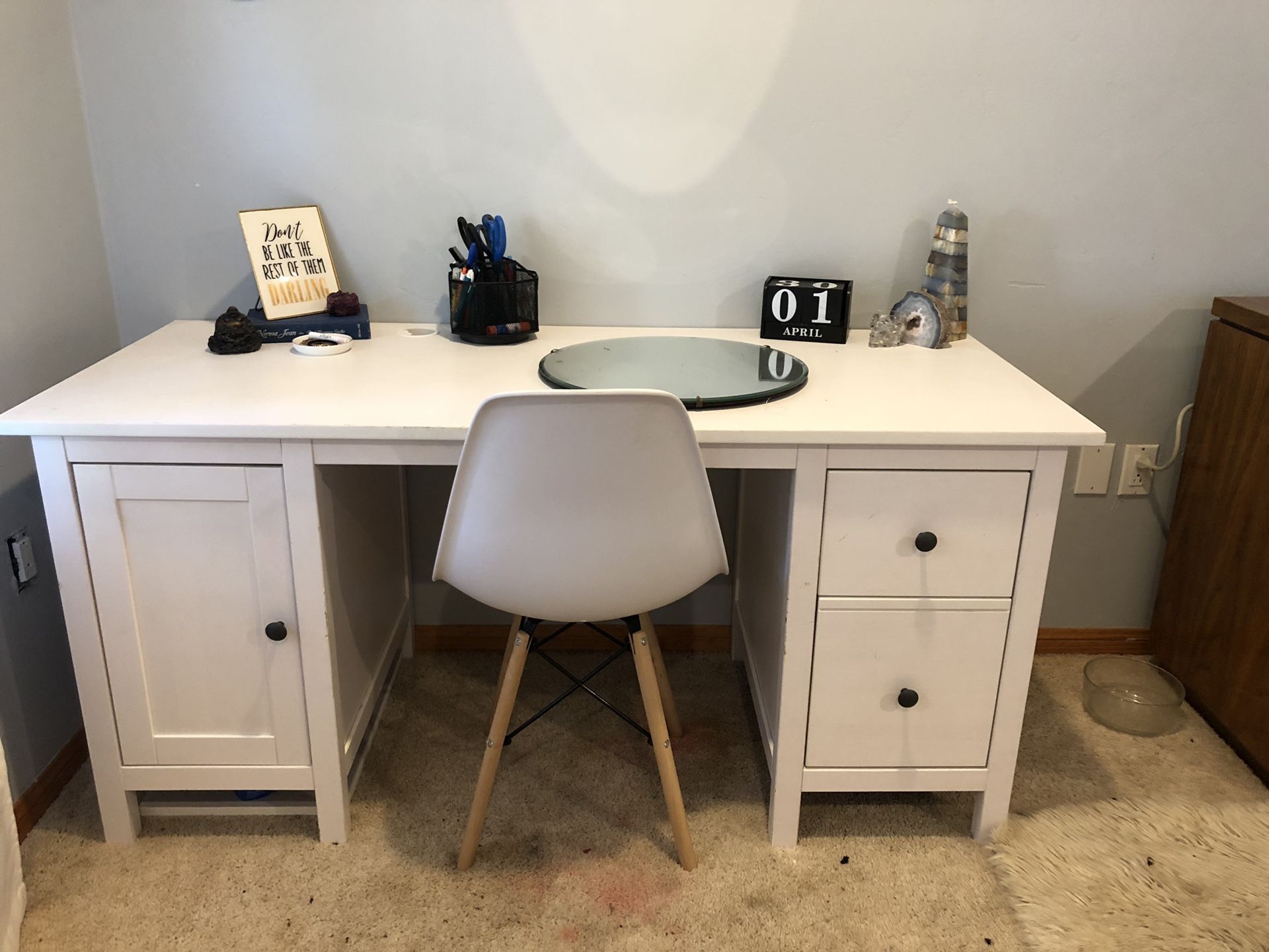 White new desk