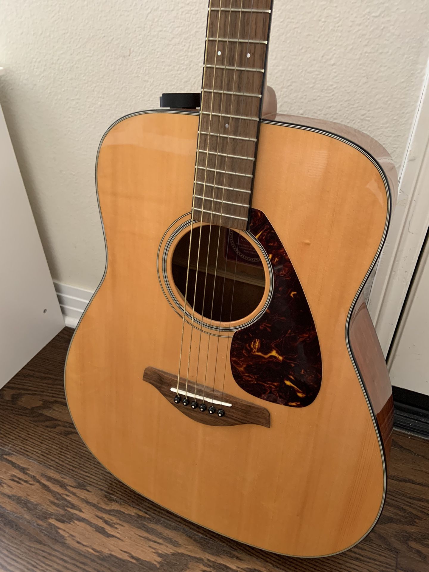 Yamaha Fg700s Acoustic Guitar With Case