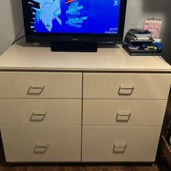 Spacious 6 Drawer Dresser 