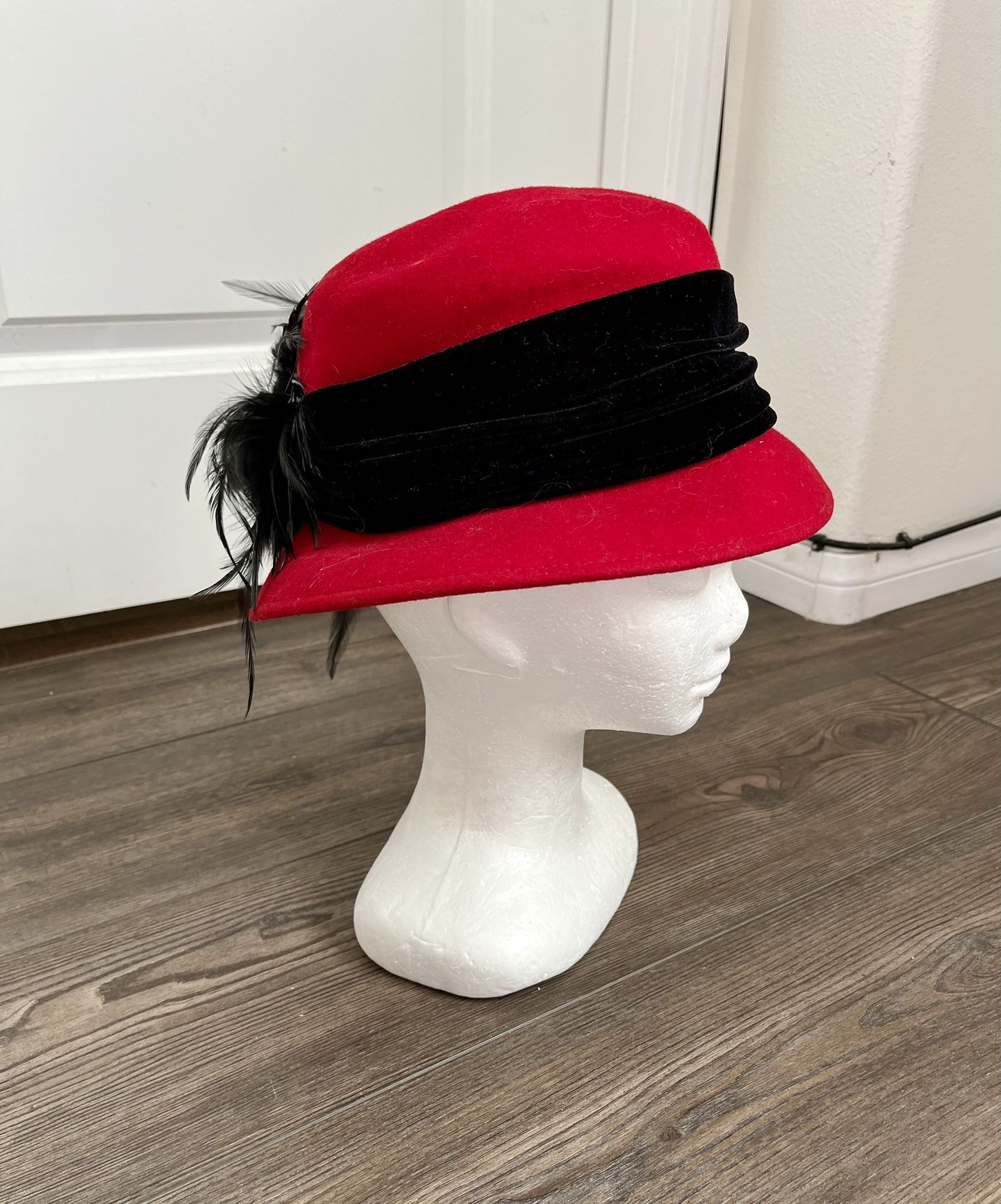 100% wool Elegant Red and Black Feathered Women's Hat