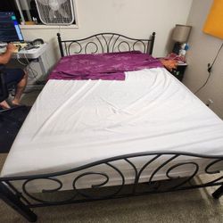 Queen Mattress Vibe 12" Memory Foam Medoum Firm 