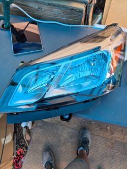 09-12 Chevy Traverse Halogen Headlight Driver Side