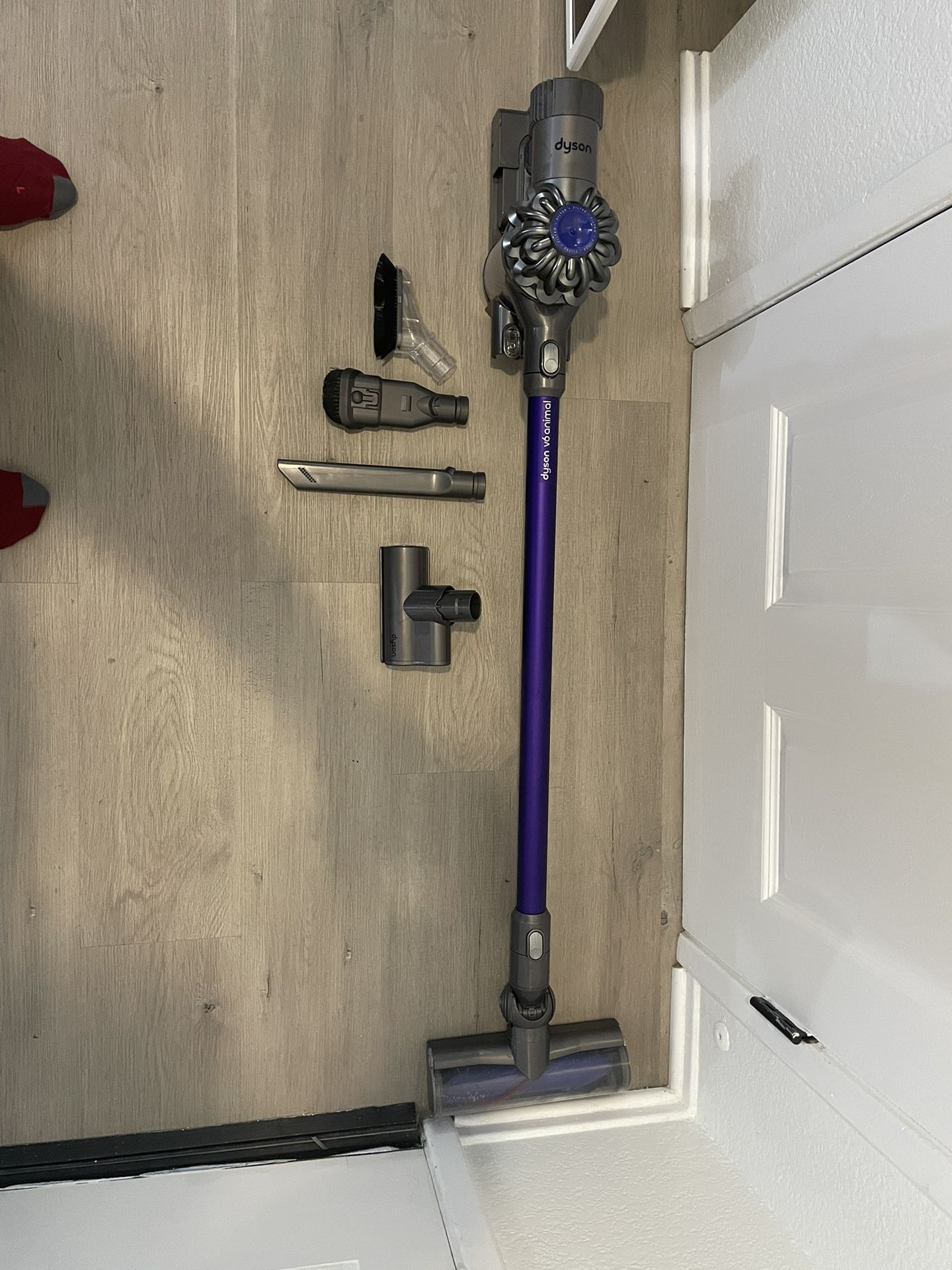 Dyson V6 Cordless vacuum Cleaner
