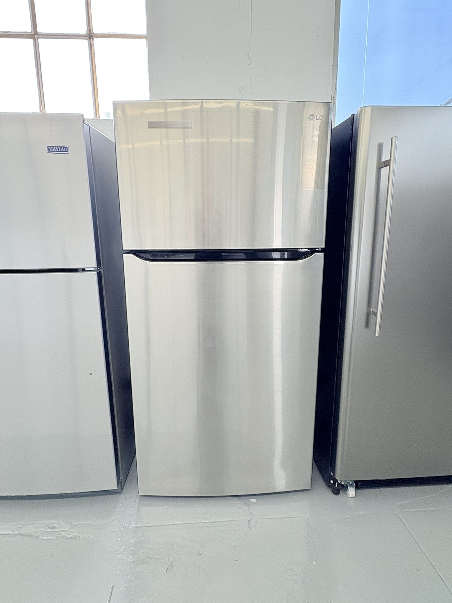 LG 33 in 24 cu. ft. Top Mount Freezer Refrigerator with Multi-Flow Air System in Stainless Steel, Garage Ready
