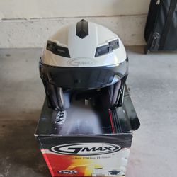 GMAX THE BETTER FITTING HELMET