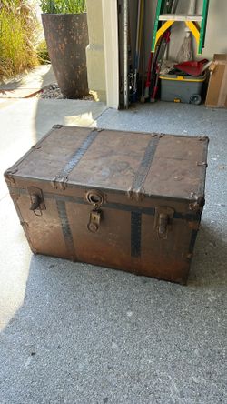 1920s/1930s wooden chest
