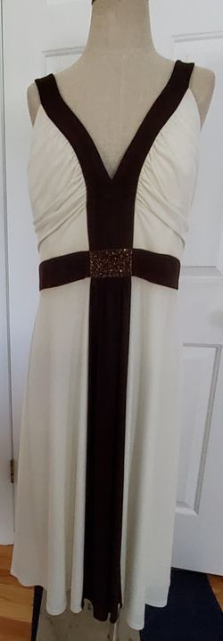 Dress// JESSICA HOWARD// CREAM  WITH BROWN TRIM// SZ 16// BUILT IN BRA// NWT