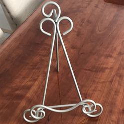 Beautiful Metal Cookbook - Photo - Recipe Stand Holder