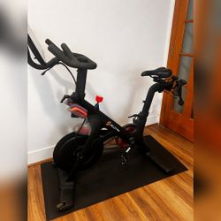 Peloton Bike RB1V0 - Very Good - 2021 - Culver City, CA