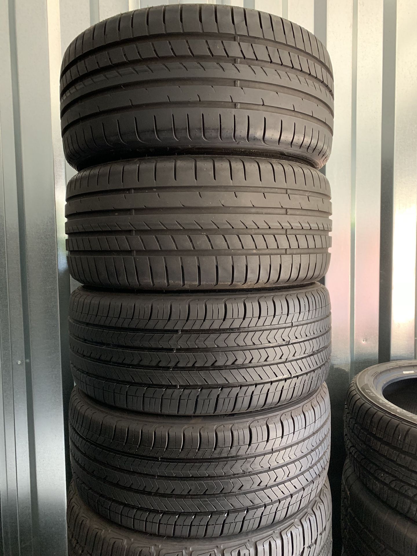 4 Used Goodyear 235/40/18
