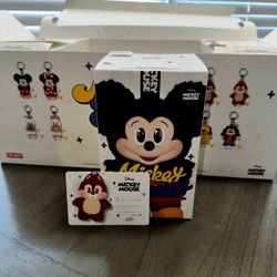 Mickey Friends Keychain Plushie Dale