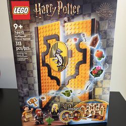 LEGO Harry Potter Hufflepuff House Banner