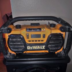 Dewalt Heavy Duty Radio / Charger