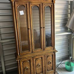 DREXEL HERITAGE Antique China Cabinet 
