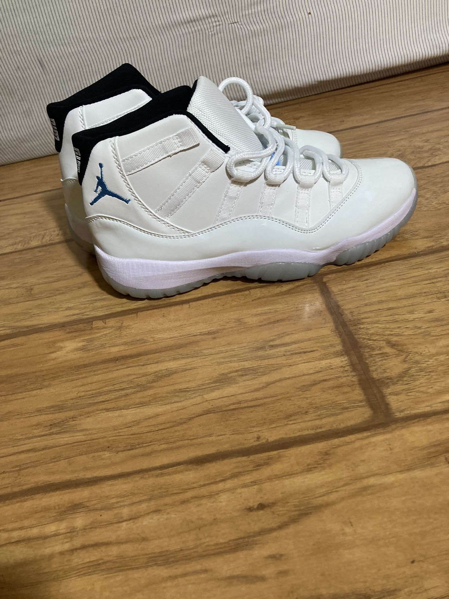 Jordan 11 Retro White Size 8.5