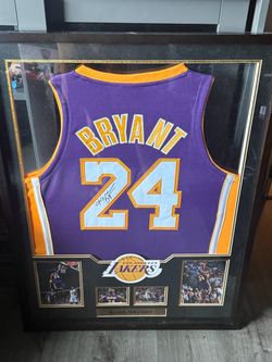Kobe Bryant print on autograph