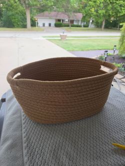 Woven  basket, like new