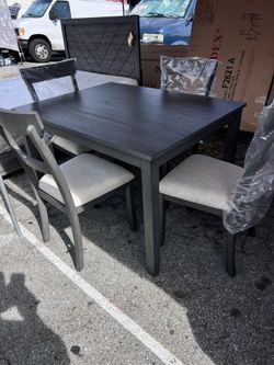 Bonito Comedor De Madera