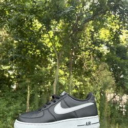 Nike Air Force// Gray N Black 