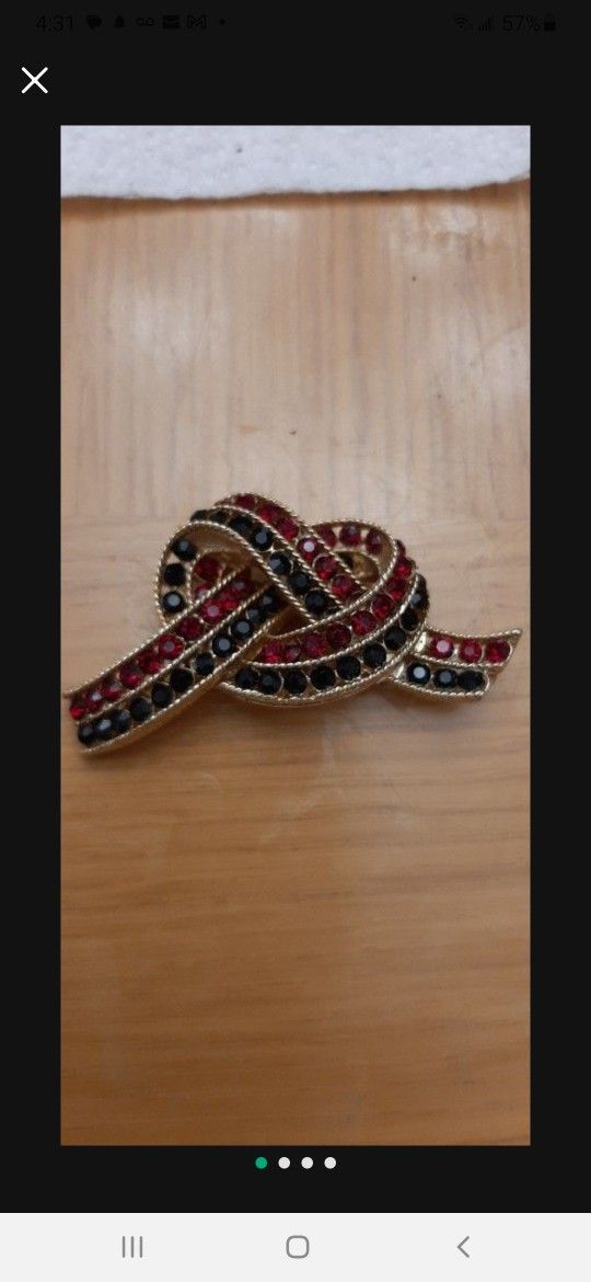 Lisner Red/Navy Knot Brooch.