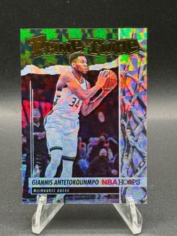 2021-22 Panini NBA Hoops Prime Twine Gold #11 Giannis Antetokounmpo #/10