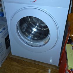 Small Compact Dryer 1.8 c.u ft. with Stainless Steel Liner. Suitable for apartments, dorm etc