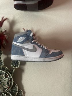 Jordan 1 Hyper Royal High