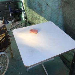 Fritz Hansen A222 Circular coffee table 