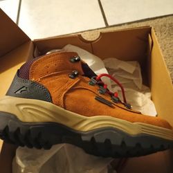Ozark Trail Women's shoe Stoneclad Hiker size 6 brand new in box low price wheat color 