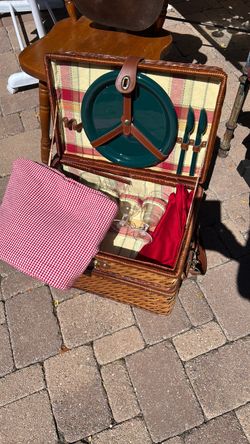 Wicker Picnic Basket Set, Service for 4, With Wine Glasses