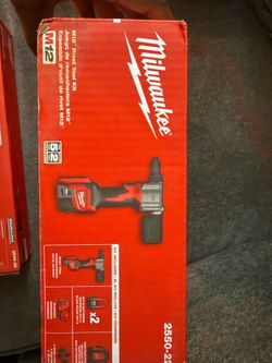 Milwaukee rivet tool set brand new