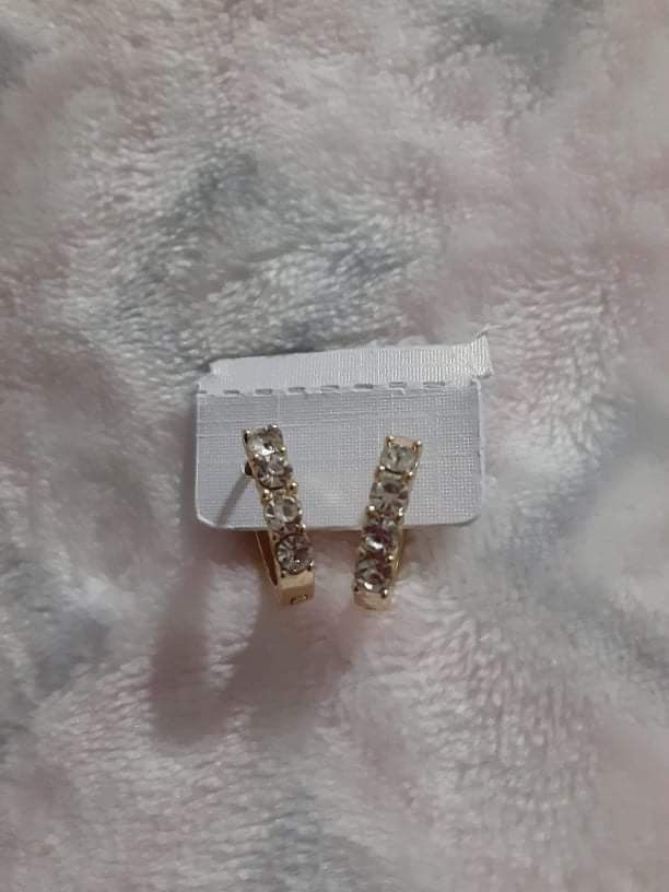 Gold Plated Hoop Earrings/Arracaditas De Oro Laminado 