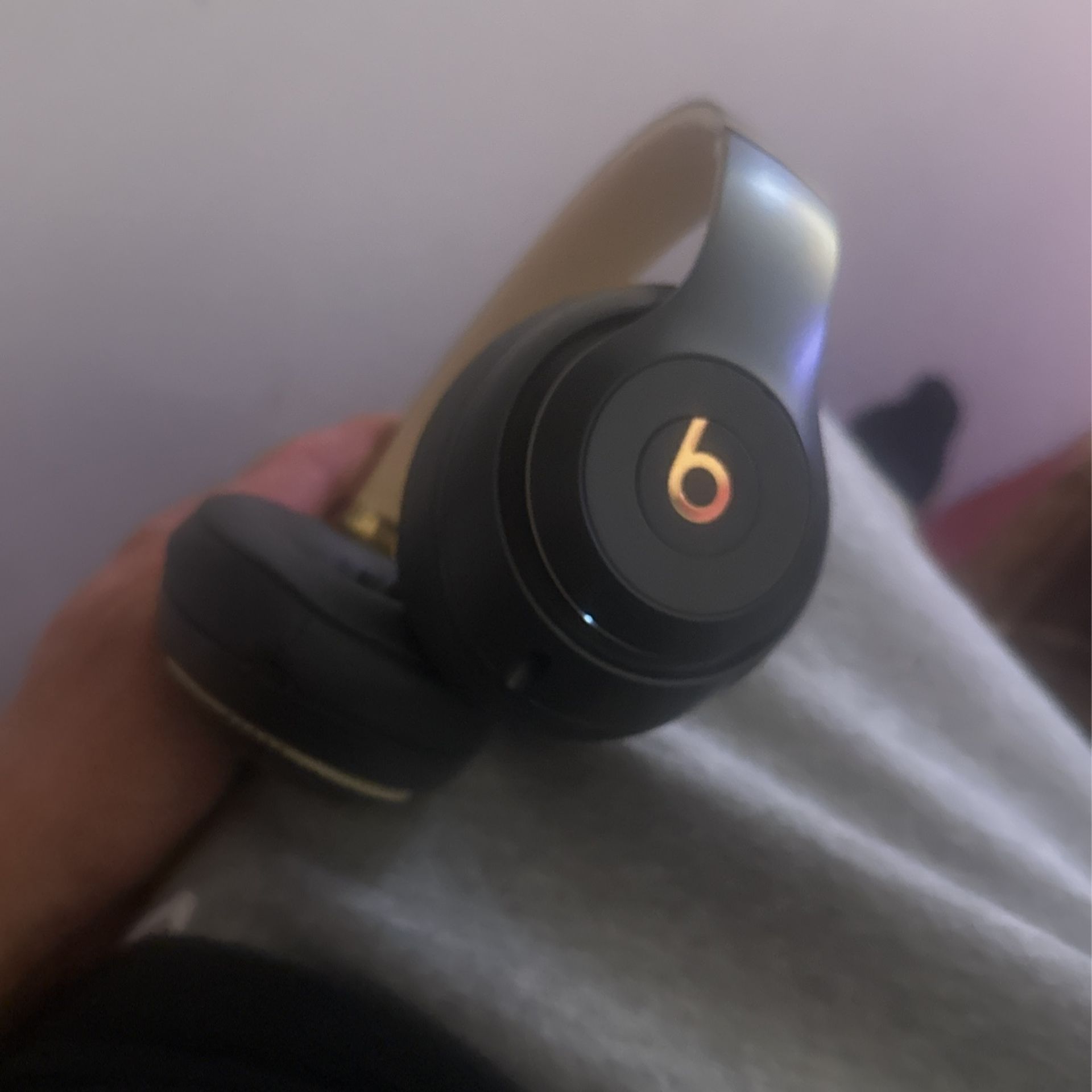 Dr Beats ! Brand New Fully Charged Just Need The Cord